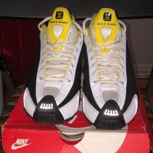 Nike Shox Mens Black/Yellow/White Size 8.5 Like New Worn Once With Original Box